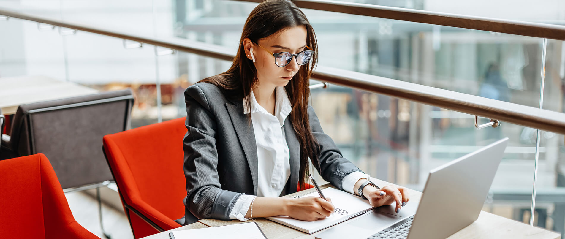 MWC 2024丨mg不朽情缘官网全新Wi-Fi 7和蓝牙5.4模组组合，为PC提供巅峰无线连接体验